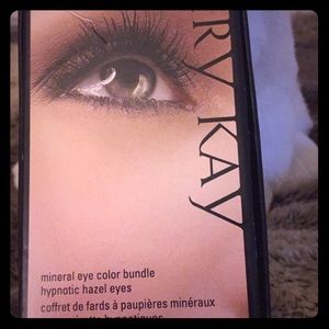 SOLD -  Mary Kay Eye color Bundle
